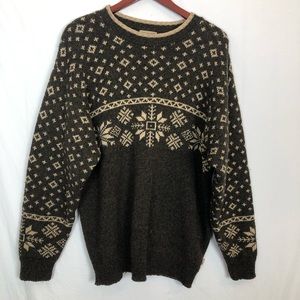 Unlimited Quest size large Woolf sweater snowflake